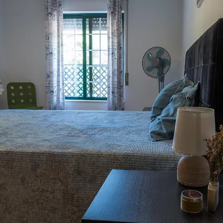 Apartment Near Alameda's Garden